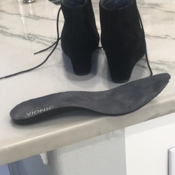 Vionic boots - Picture 7 of 7